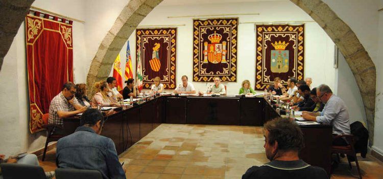 Alcalà-Alcossebre oficialitza demanar 24 hores d’ambulància de Suport Vital Bàsic