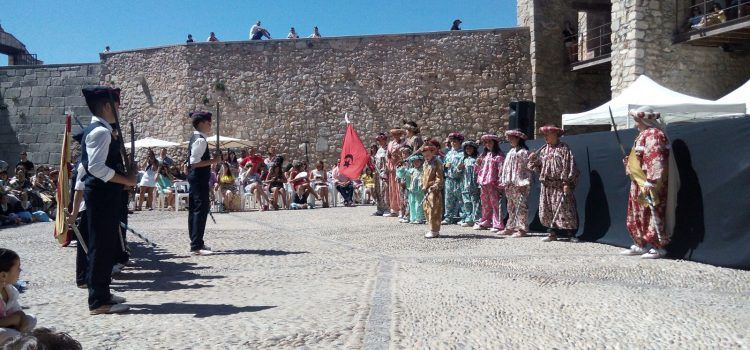 Els majors de Peníscola, gaudeixen de la seua festa