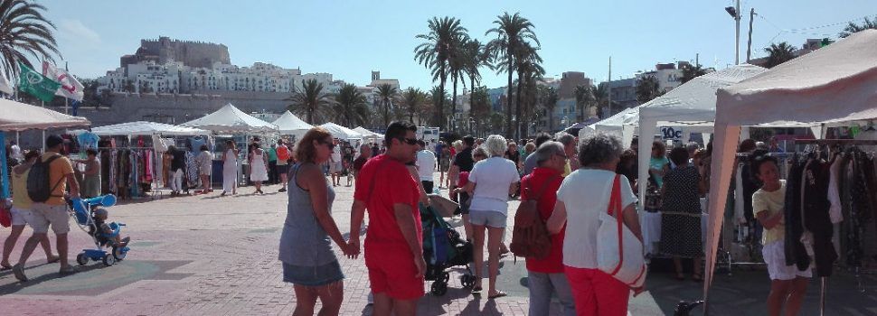 40 tiendas sacan a la calle sus ofertas en Peñíscola