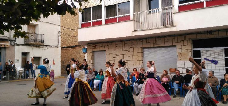 1a trobada de danses del Maestrat, a Xert