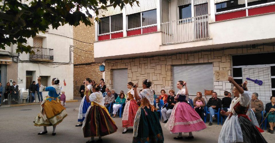 1a trobada de danses del Maestrat, a Xert