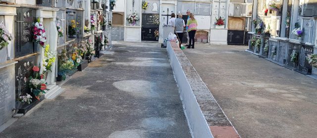 Per Tots Sants, visita al cementeri