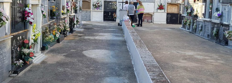 Per Tots Sants, visita al cementeri