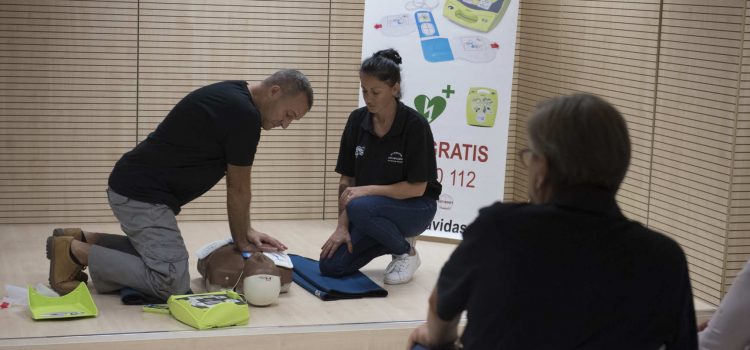 La Diputación formará a la Policía Nacional para utilizar los desfibriladores