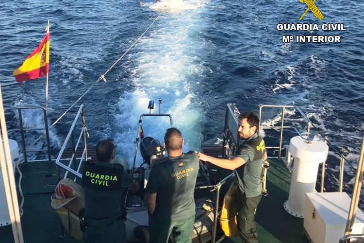Rescate en Peñíscola de una embarcación recreativa a la deriva