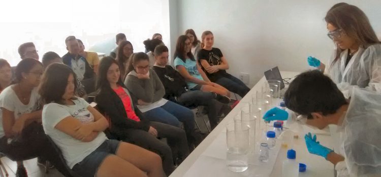 L’IES Joan Coromines “connecta amb la ciència”