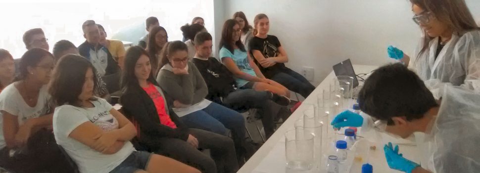 L’IES Joan Coromines “connecta amb la ciència”