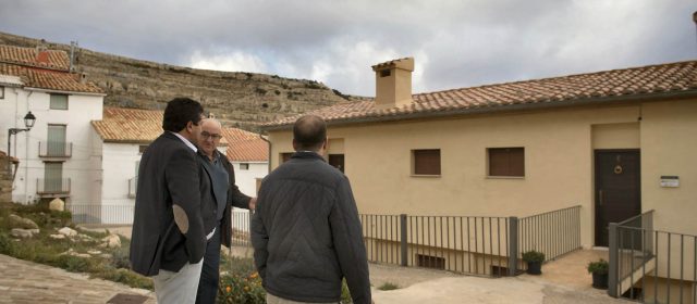 La Diputación mejora el edificio municipal de apartamentos de Ares
