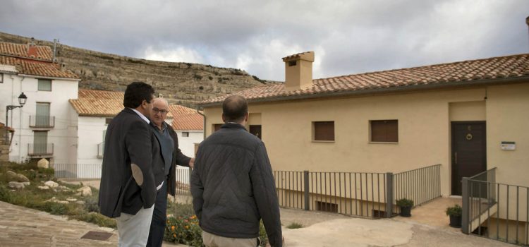 La Diputación mejora el edificio municipal de apartamentos de Ares