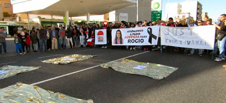 Tallen la N-340 per demanar justícia per a Rocío i més seguretat a la carretera