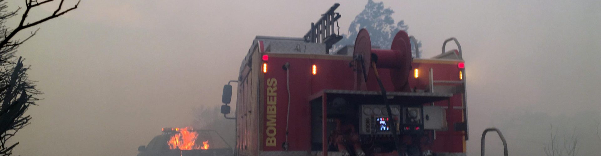 Los bomberos del Consorcio de la Diputación atenúan el incendio de Culla