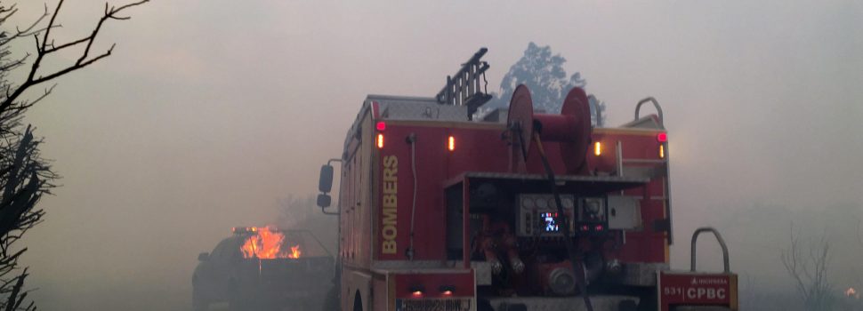 Los bomberos del Consorcio de la Diputación atenúan el incendio de Culla