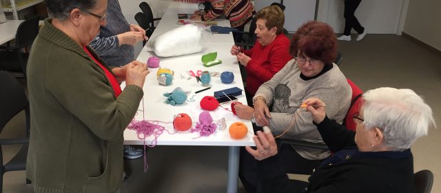 Les regidories de Benestar Social i Dona d’Alcalà-Alcossebre col·laboren amb Popets Solidaris
