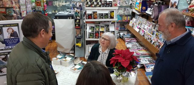 Alícia Giménez Bartlett signa llibres a Els Diaris