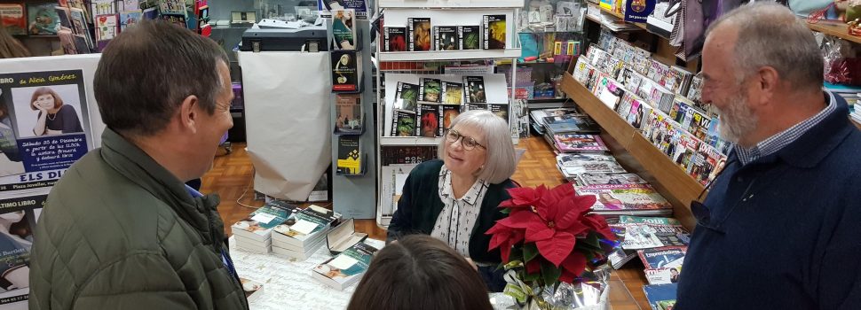 Alícia Giménez Bartlett signa llibres a Els Diaris