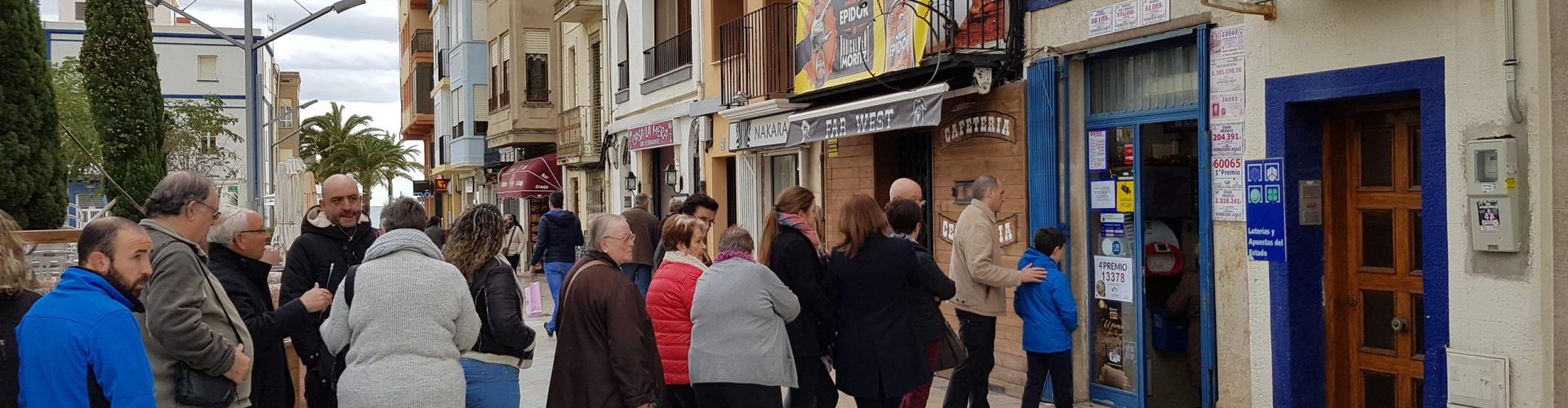 Llargues coes a les administracions de loteria