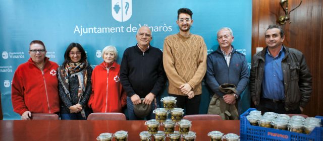 Es donen a Càritas i a Creu Roja 98 pots d’olives d’oliveres municipals