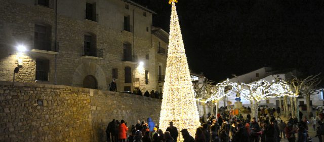 Morella enceta l’enllumenat de Nadal amb un sopar popular
