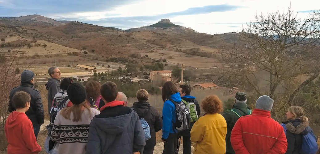 Morellanes, morellans i visitants gaudeixen de la senda de la Fàbrica Giner