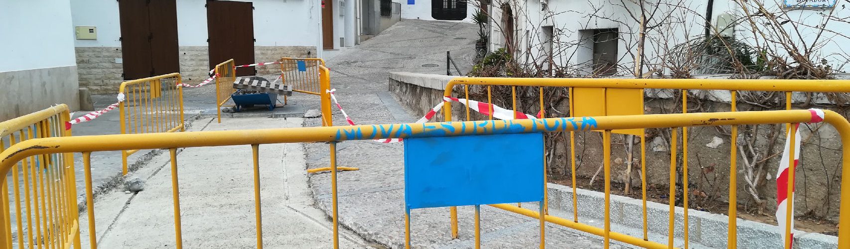 Peñíscola repara y sustituye la calzada del Casco Antiguo