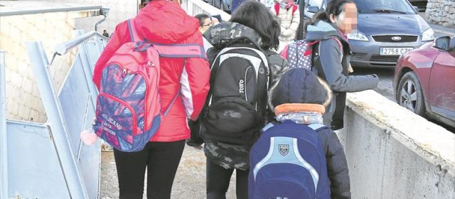 Abrigados en clase, en el colegio de Morella