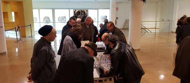 La trobada de plaques de cava atrau nombrosos aficionats catalans