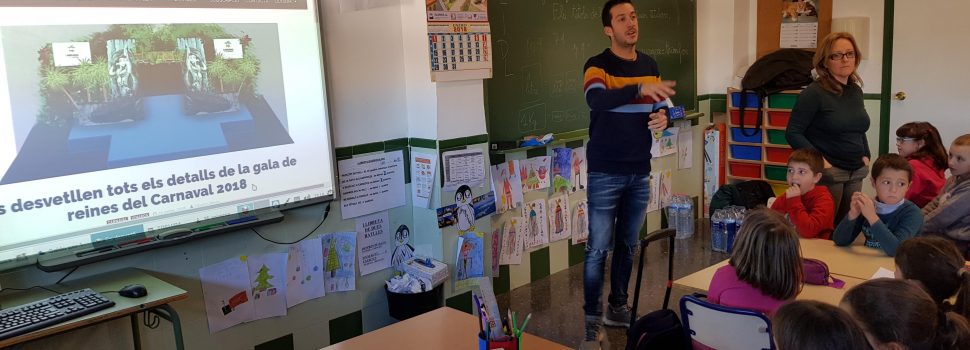 El president del Carnaval, amb els escolars de l’Assumpció
