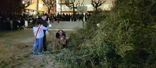 Foc a la foguerada de Sant Antoni