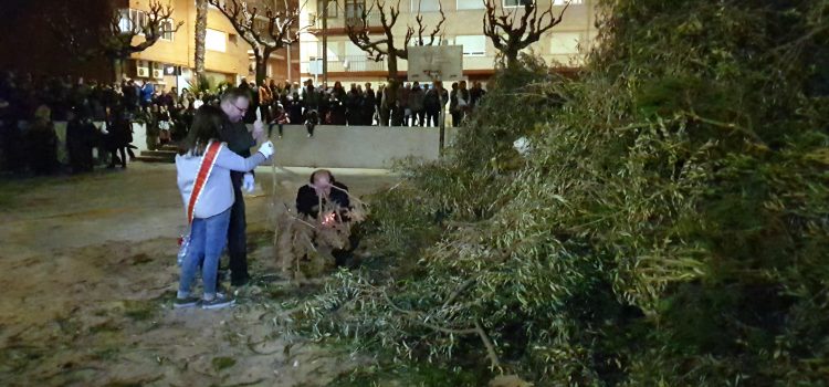 Foc a la foguerada de Sant Antoni