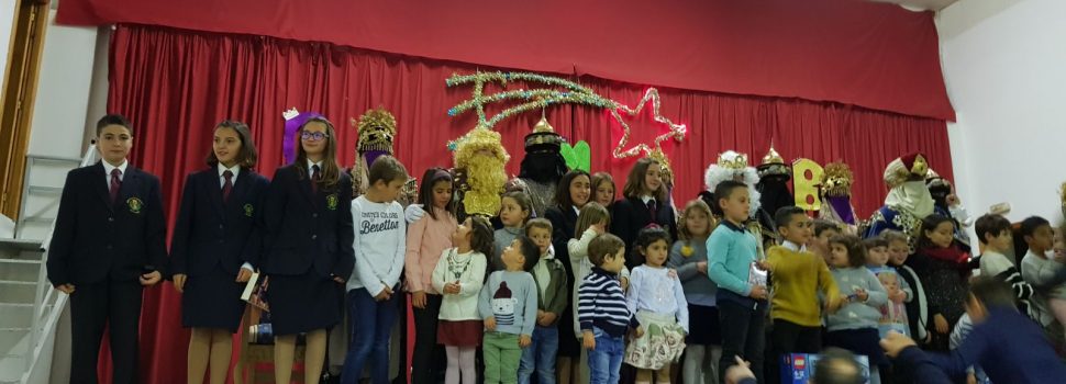 Els Reis Mags llancen a Sant Jordi milers de caramels i llepolies