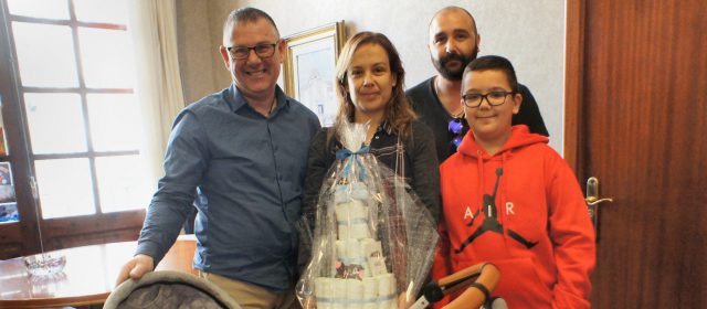 Obsequi de l’Ajuntament al primer nadó