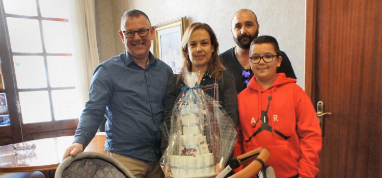Obsequi de l’Ajuntament al primer nadó