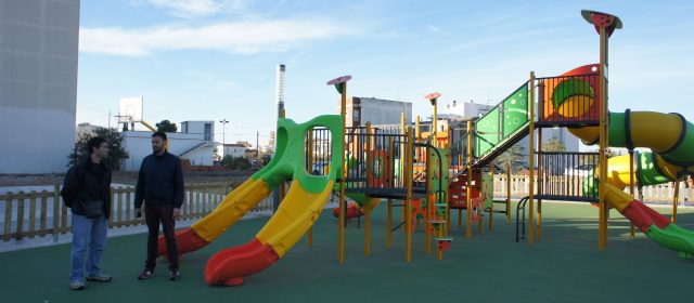 Vinaròs estrena el seu primer parc infantil modular