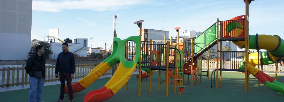 Vinaròs estrena el seu primer parc infantil modular