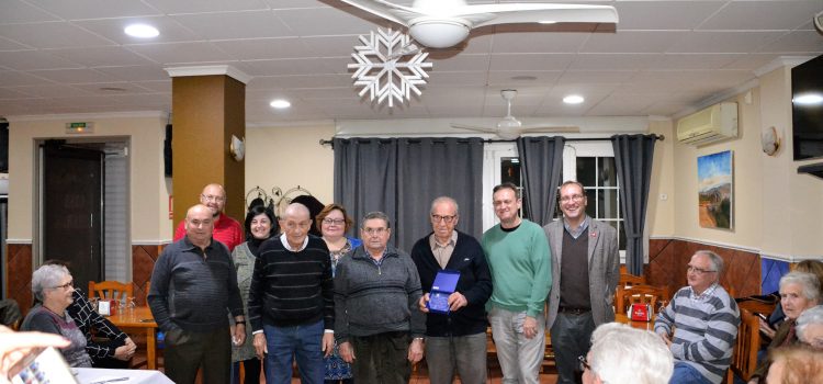 Ernest Blanch, con los socialistas de les Coves, homenajeando a cinco veteranos