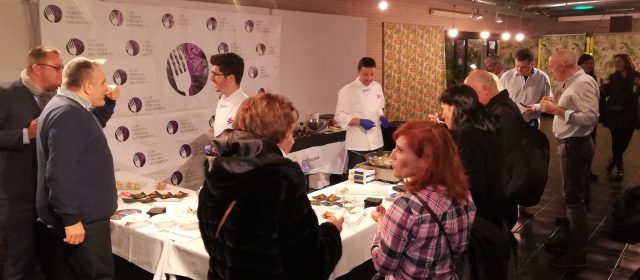 Peñíscola sorprende con sus Platos de Cine en el Mercado de San Antón