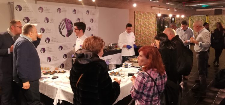 Peñíscola sorprende con sus Platos de Cine en el Mercado de San Antón