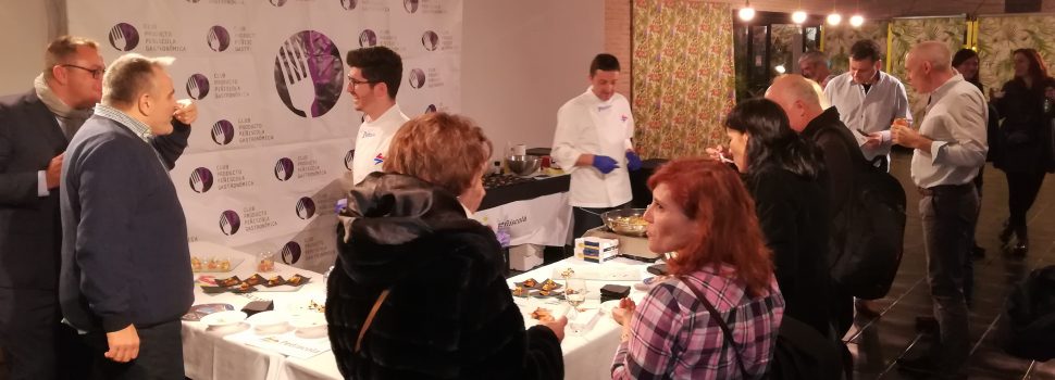 Peñíscola sorprende con sus Platos de Cine en el Mercado de San Antón