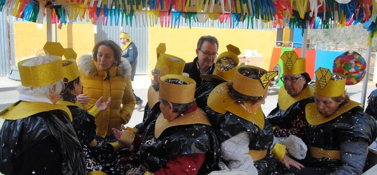 Els usuaris de la Unitat de Respir Familiar participen al Carnaval d’Alcalà