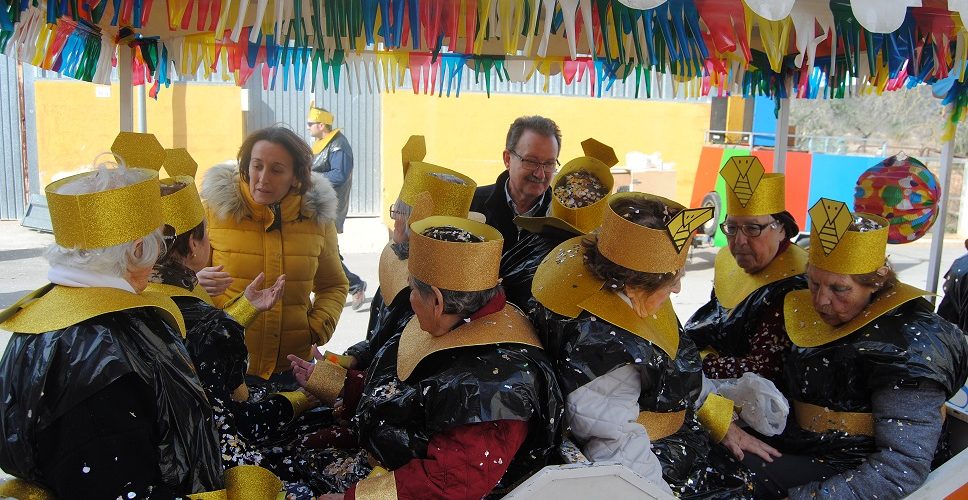 Els usuaris de la Unitat de Respir Familiar participen al Carnaval d’Alcalà