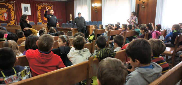 Alumnes del CEIP Manuel Foguet visiten l’Ajuntament