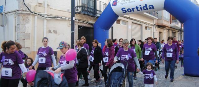 Alcalà-Alcossebre celebra el Dia de la Dona amb la cursa solidària i la lectura del manifest