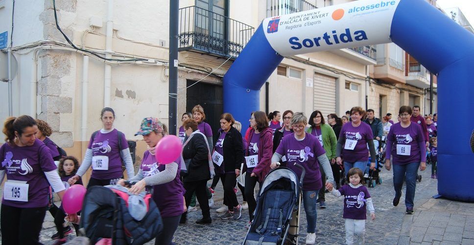 Alcalà-Alcossebre celebra el Dia de la Dona amb la cursa solidària i la lectura del manifest
