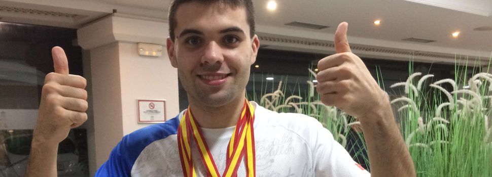 Cuatro oros y un récord de España para el nadador vinarocense Sergi Castell
