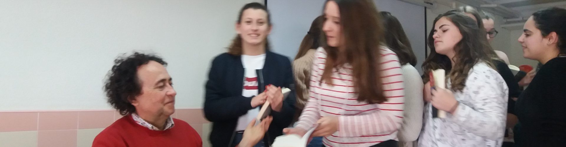 L’escriptor Manel Joan i Arinyó visita l’IES Vilaplana