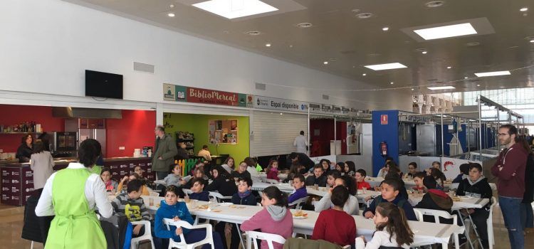 Els escolars gaudeixen amb els esmorzars saludables