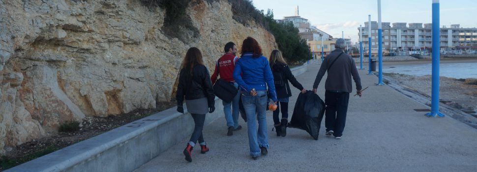 Limpieza de la playa de las Viduas, de Peñíscola