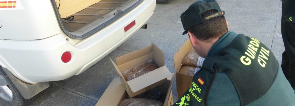 La Guardia Civil interviene 16,5 kilogramos de tabaco en 3 empresas de transporte de mensajería.