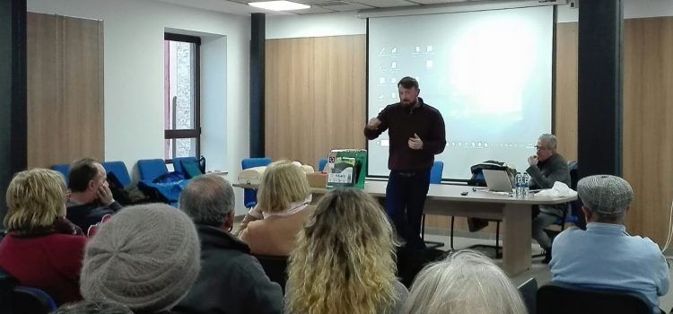 Sant Jordi ensenya l’ús de desfibril·ladors