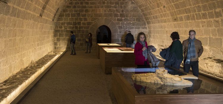 Más de 4.000 turistas disfrutan de las exposiciones del castillo de Peñíscola este puente de Fallas